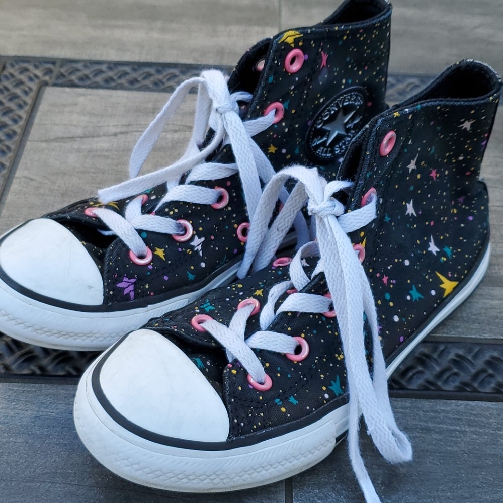 Girls high top Converse size 1